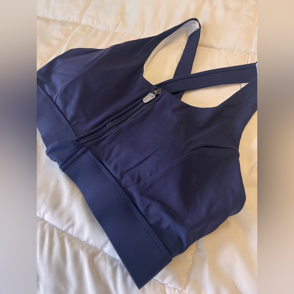 Large Navy Blue Front Zipper cross back sports bra with removable cups